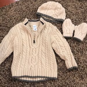 Adorable Cream Colored Sweater, Hat & Mittens ❄️